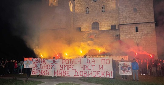 Широм српске Црне Горе и Херцеговине и вечерас блокаде путева и протести (фото) Широм српске Црне Горе и Херцеговине и вечерас блокаде путева и протести (фото)