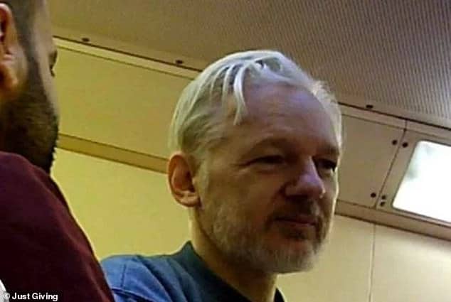 Џулијан Асанж: "Умирем полако овде" (видео) Џулијан Асанж: "Умирем полако овде" (видео)