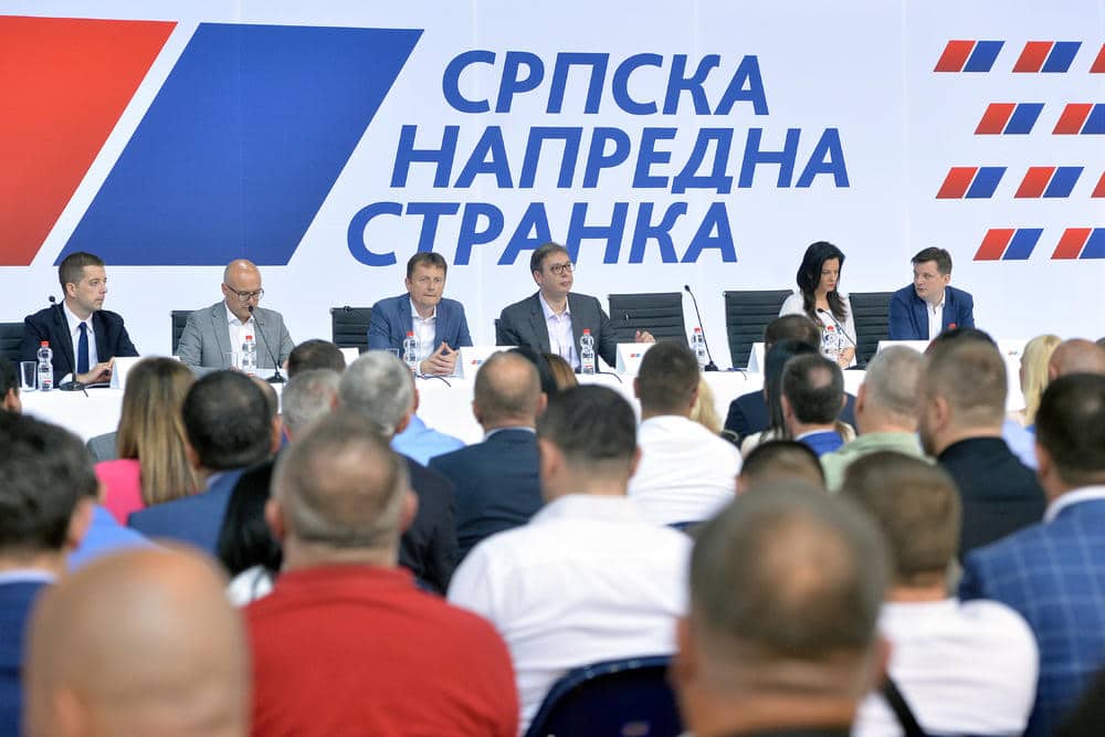 Пакао је празан, чека све напредњаке: Вођа сарадницима опрашта најтеже злочине, пљачке и убиства, али не и нелојалност Пакао је празан, чека све напредњаке: Вођа сарадницима опрашта најтеже злочине, пљачке и убиства, али не и нелојалност