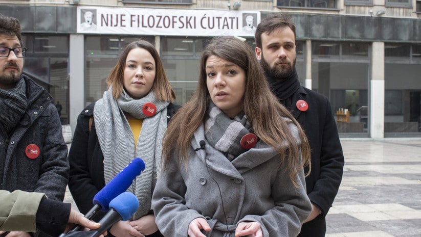 Ајде и ви на Вучићеве лажне изборе да и вас скинемо са ку*ца ионако зајебавате народ више од годину дана! Ајде и ви на Вучићеве лажне изборе да и вас скинемо са ку*ца ионако зајебавате народ више од годину дана!