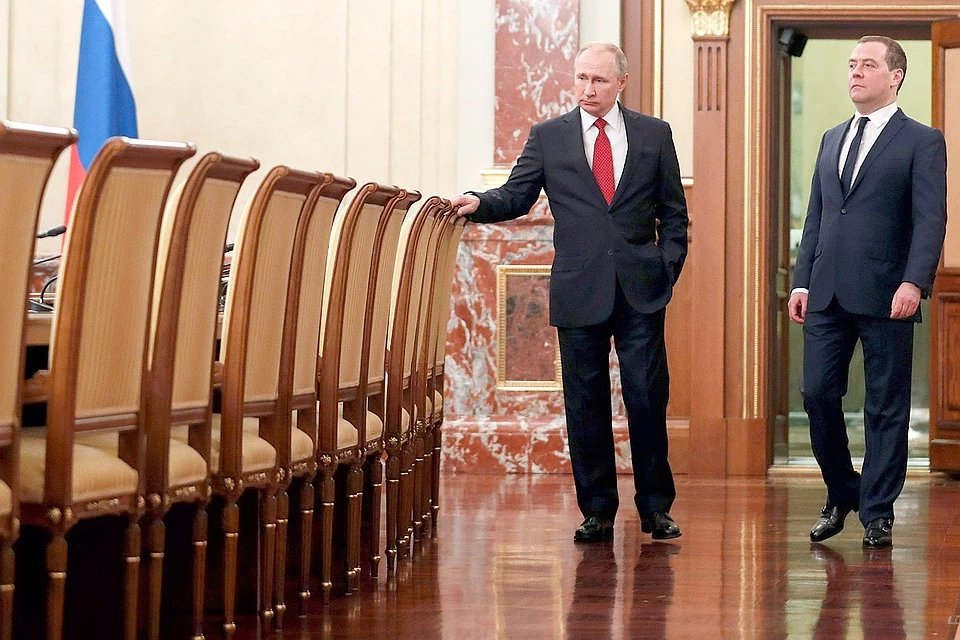 Распуштена руска влада, Путин предложио Медведеву функцију заменика секретара Савета безбедности Распуштена руска влада, Путин предложио Медведеву функцију заменика секретара Савета безбедности