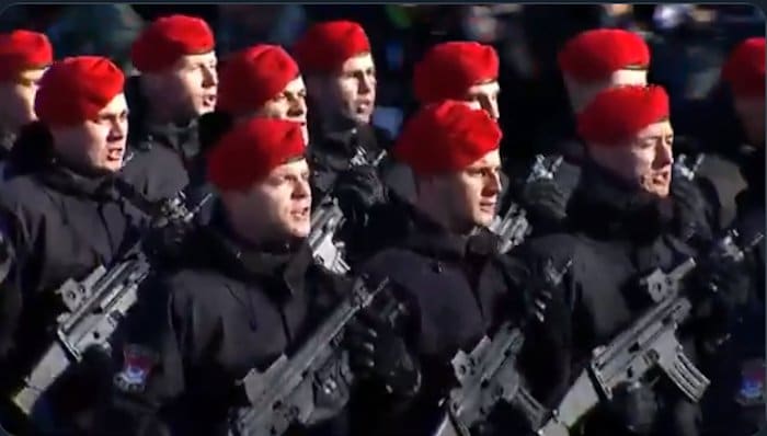 Припадници САЈ Републике Српске певају песму "Јунаци с Кошара" (видео) Припадници САЈ Републике Српске певају песму "Јунаци с Кошара" (видео)