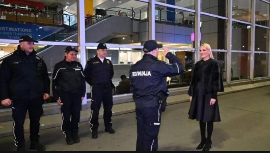 САЛУТИРАЊЕ Биљана обишла полицију, па отишла у Дубаи САЛУТИРАЊЕ Биљана обишла полицију, па отишла у Дубаи