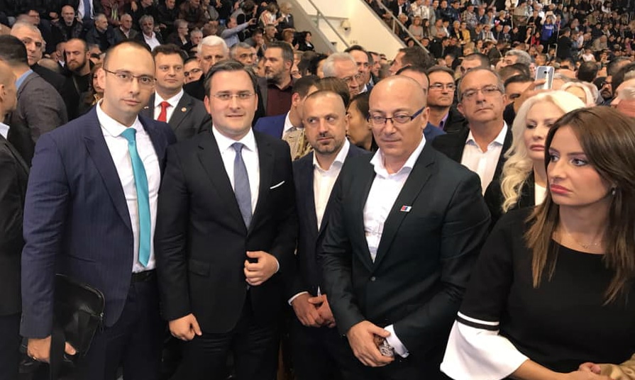 Оптужница тужилаштва за убиство Оливера Ивановића терети криминалну групу на чијем челу је Милан Радоичић Оптужница тужилаштва за убиство Оливера Ивановића терети криминалну групу на чијем челу је Милан Радоичић