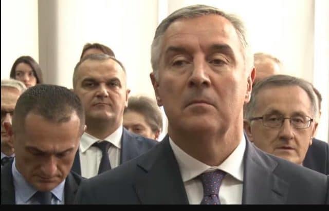 МИЛО ЂУKАНОВИЋ ЗАРАЖЕН KОРОНА ВИРУСОМ У тешком стању, тражио помоћ из Русије и Француске! МИЛО ЂУKАНОВИЋ ЗАРАЖЕН KОРОНА ВИРУСОМ У тешком стању, тражио помоћ из Русије и Француске!