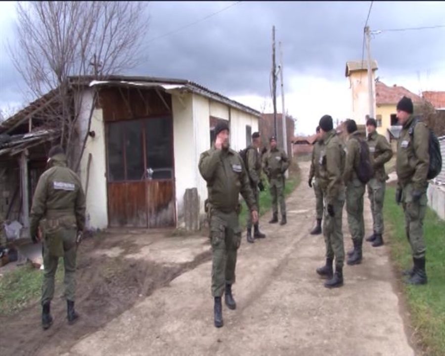 ТРАЖИ, ТРАЖИ ПА ЋЕШ НАЋИ! Вучићева полицијска армада две недеље не може да пронађе педофила киднапера ТРАЖИ, ТРАЖИ ПА ЋЕШ НАЋИ! Вучићева полицијска армада две недеље не може да пронађе педофила киднапера