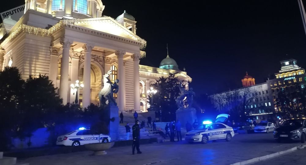 Београд: Пуцао себи у главу на степеницама Народне скупштине Београд: Пуцао себи у главу на степеницама Народне скупштине