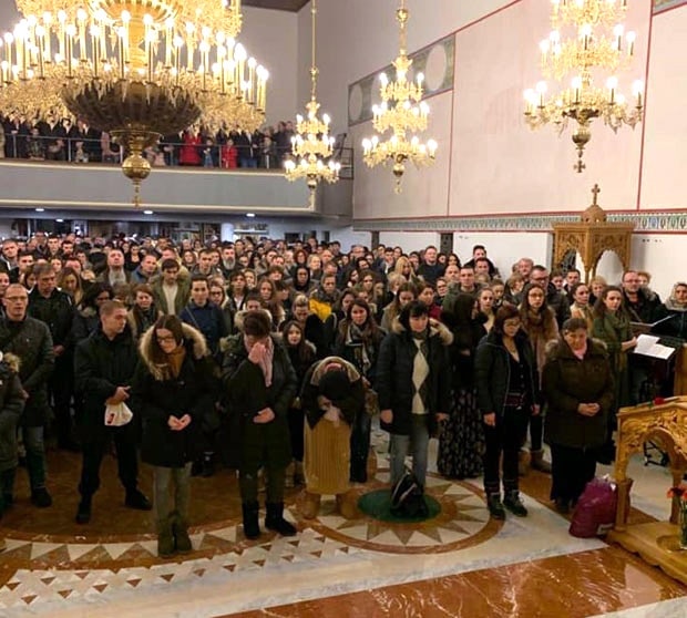 Верници из Франкфурта огорчени одлуком епископа: Петиција Григорију због затварања цркве Верници из Франкфурта огорчени одлуком епископа: Петиција Григорију због затварања цркве