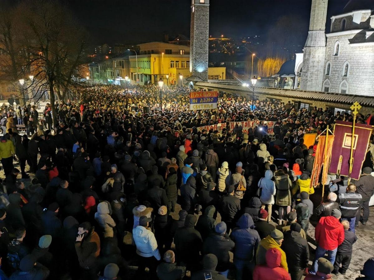Литије широм Црне Горе: Молитвом, иконом и достојанством народ брани светиње! (фото, видео) Литије широм Црне Горе: Молитвом, иконом и достојанством народ брани светиње! (фото, видео)
