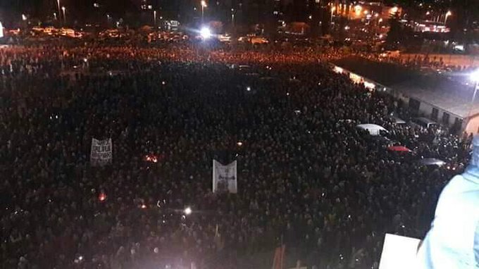 Најмасовније окупљање народа на једном месту у историји Подгорице (видео, фото) Најмасовније окупљање народа на једном месту у историји Подгорице (видео, фото)