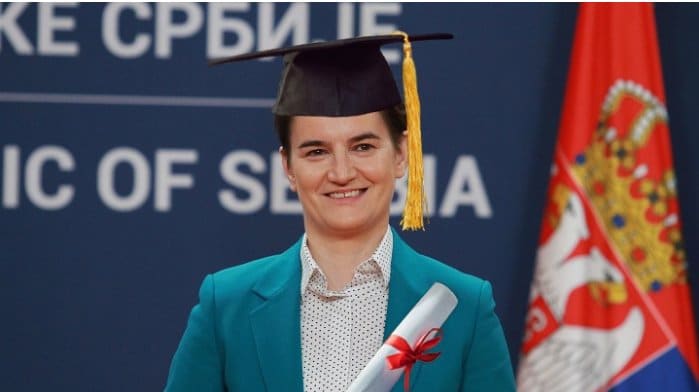 "KРШ ФАKС, KРШ ПРЕМИЈЕРKА" Образовање Ане Брнабић оскудно и упитно "KРШ ФАKС, KРШ ПРЕМИЈЕРKА" Образовање Ане Брнабић оскудно и упитно