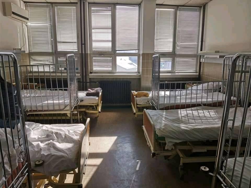 Када сте СМРАДОВИ ЛОПОВСКИ задњи пут купили душеке и постељину за ваљевску болницу? (фото) Када сте СМРАДОВИ ЛОПОВСКИ задњи пут купили душеке и постељину за ваљевску болницу? (фото)