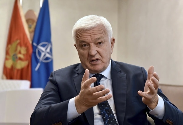 Не верујте Данајцима ни кад поклоне доносе Не верујте Данајцима ни кад поклоне доносе
