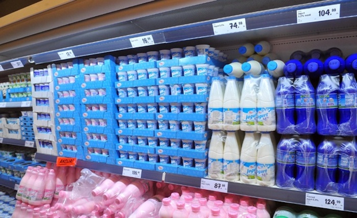 Србија: Млеко за годину дана поскупело скоро 60% Србија: Млеко за годину дана поскупело скоро 60%