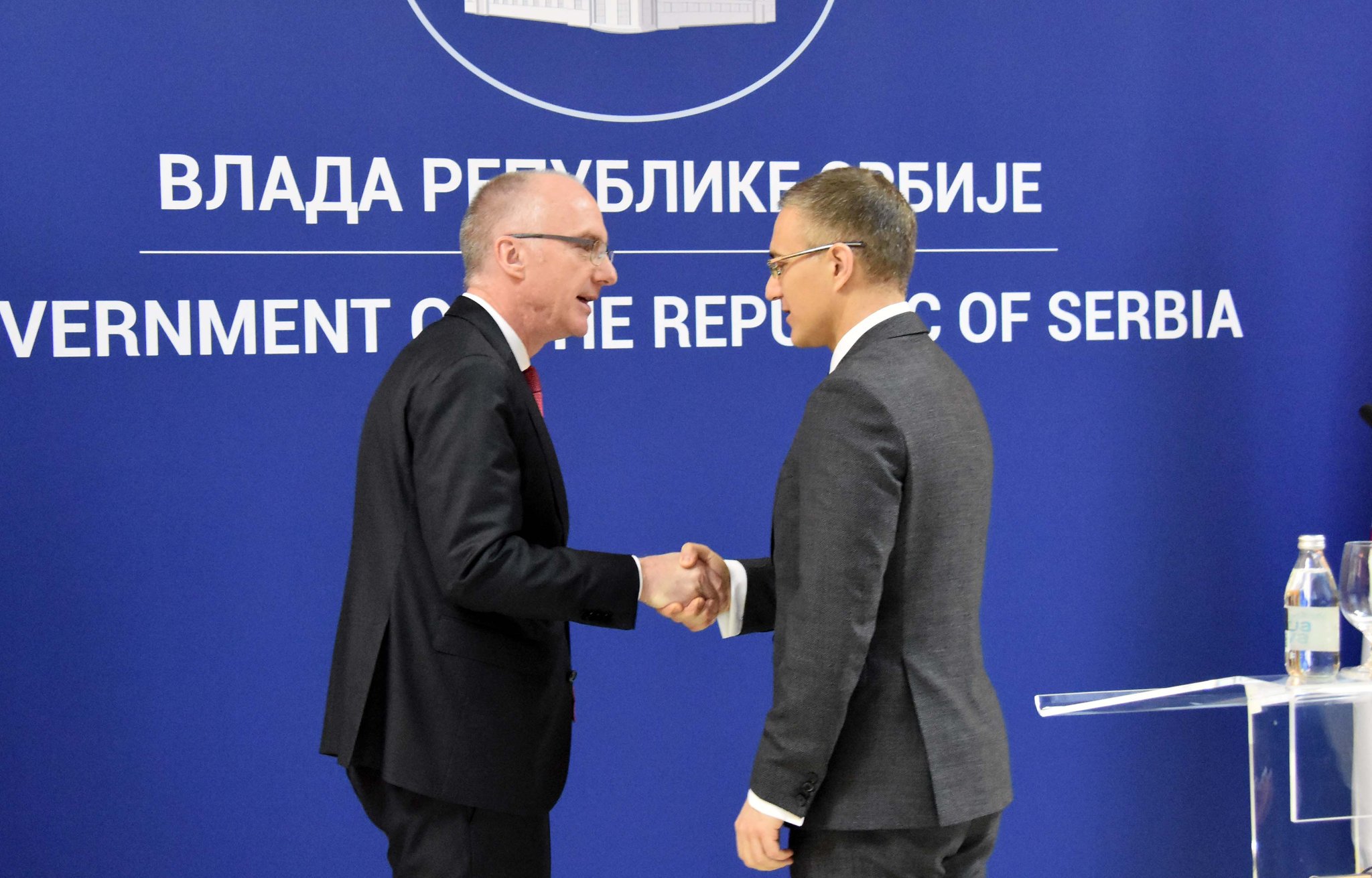 Ми Немачкој сваке године дамо 40 000 стручних људи, као и милијарду и по евра за њихове компаније у Србији Ми Немачкој сваке године дамо 40 000 стручних људи, као и милијарду и по евра за њихове компаније у Србији