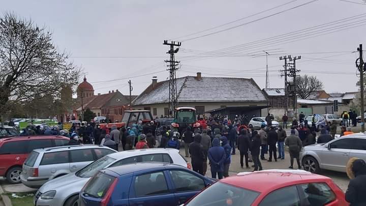 Вучић под окриљем ванредног стања и у тајности насељава мигранте по српским селима! (видео)