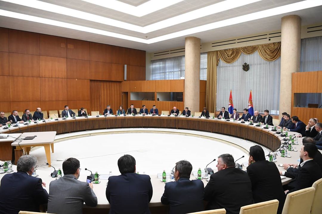 Вучић у сред пандемије корона вируса организовао састанак са лажном опозицијом у вези лажних избора