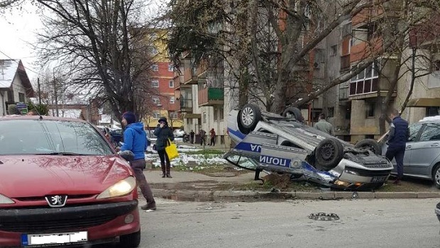 Јагодина: Полиција јурила пензионера одбеглог из изолације па се преврнули на кров! Пензионер успео да умакне! Јагодина: Полиција јурила пензионера одбеглог из изолације па се преврнули на кров! Пензионер успео да умакне!