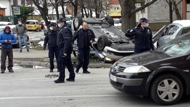 Јагодина: Полиција јурила пензионера одбеглог из изолације па се преврнули на кров! Пензионер успео да умакне!