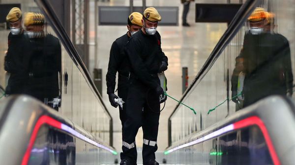Шпанија пред колапсом: На посао се враћају пензионисани лекари и медицинске сестре Шпанија пред колапсом: На посао се враћају пензионисани лекари и медицинске сестре