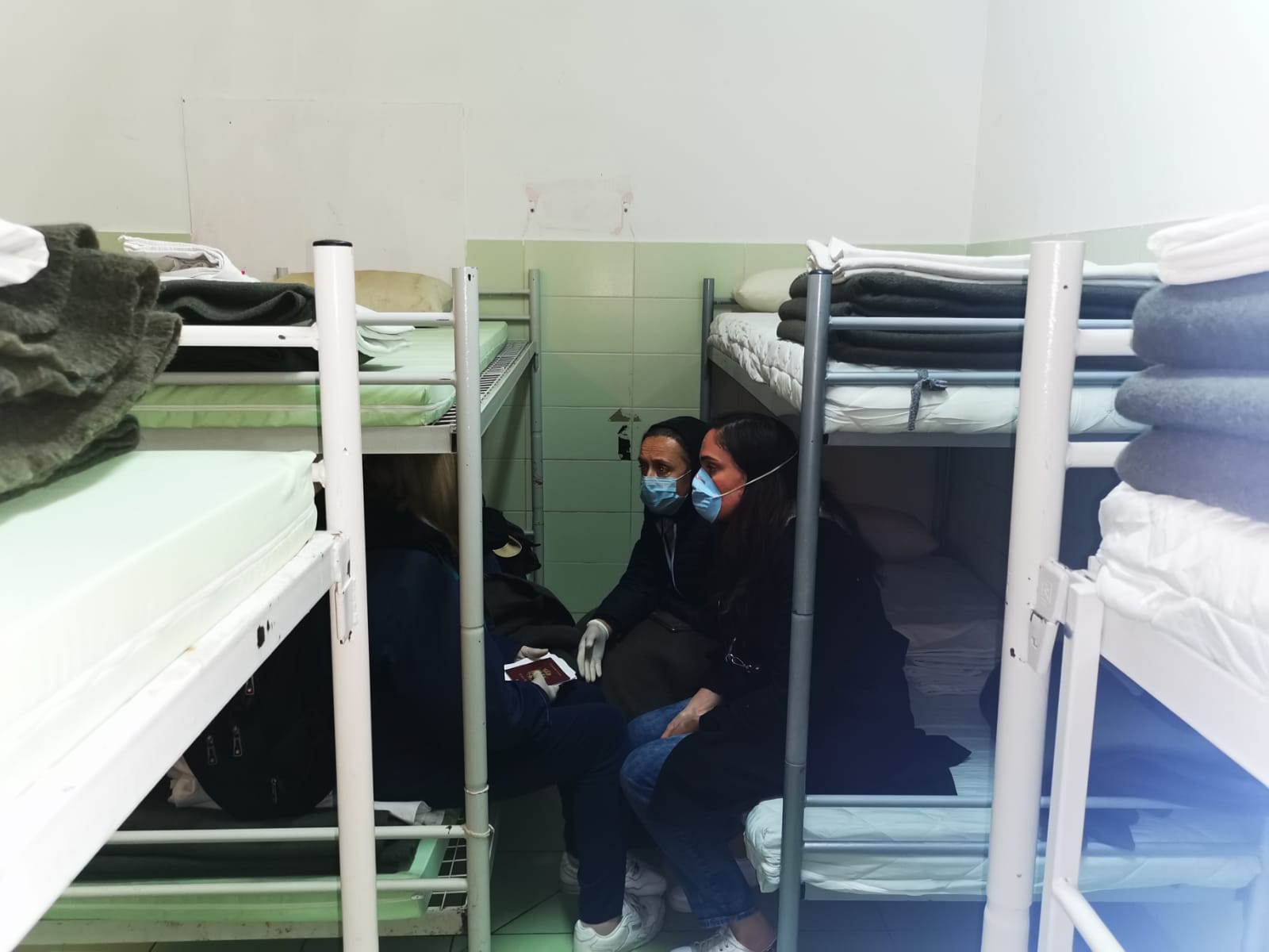 Докторка из карантина: Људи прете скакањем са спрата, децу држе без млека...