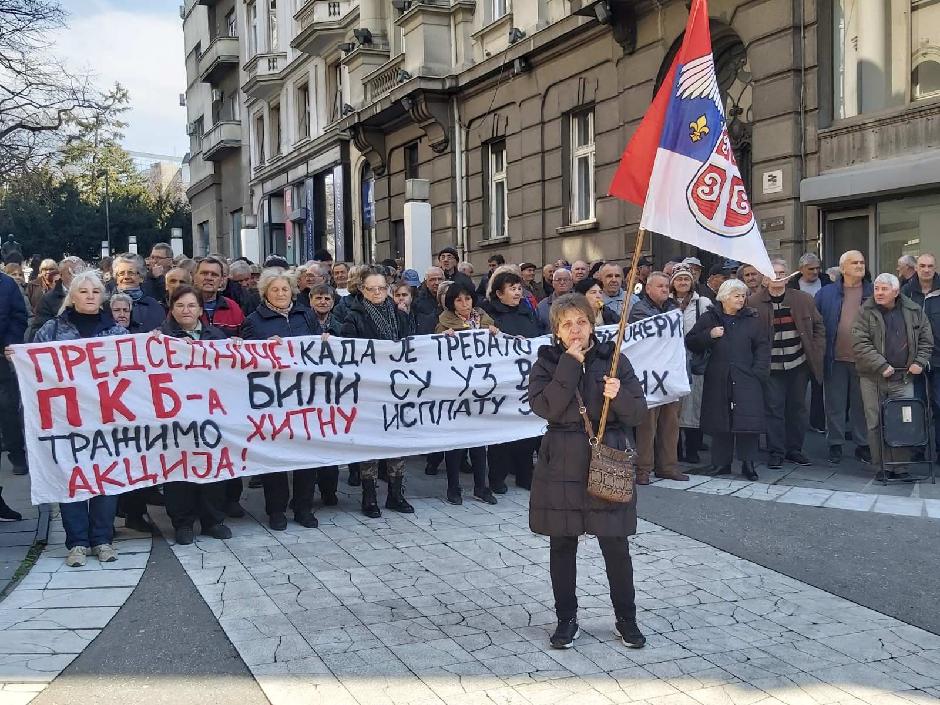 Протест пензионера ПKБ-а, СНС-овци прошли ћутке Протест пензионера ПKБ-а, СНС-овци прошли ћутке