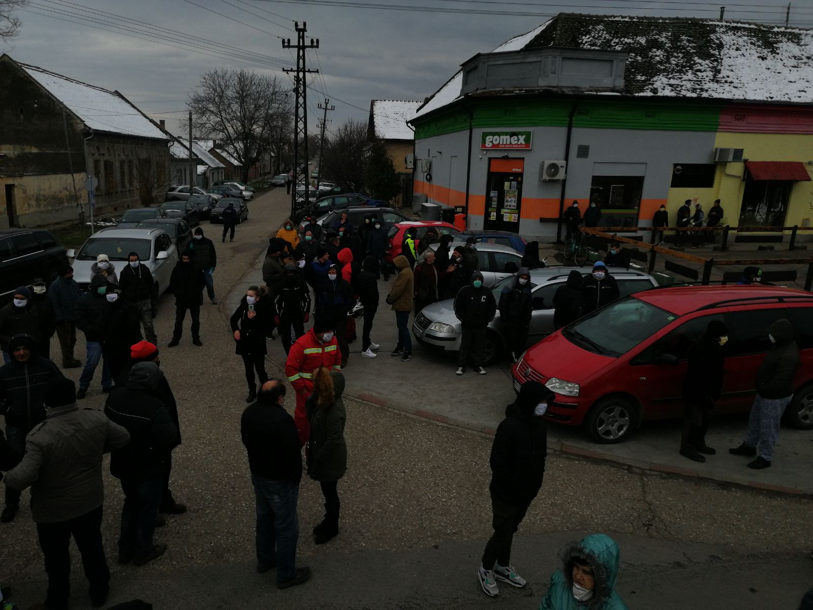 Подршка народу банатског села Делиблато, који својим телима и колима спречавају долазак илегалних миграната Подршка народу банатског села Делиблато, који својим телима и колима спречавају долазак илегалних миграната