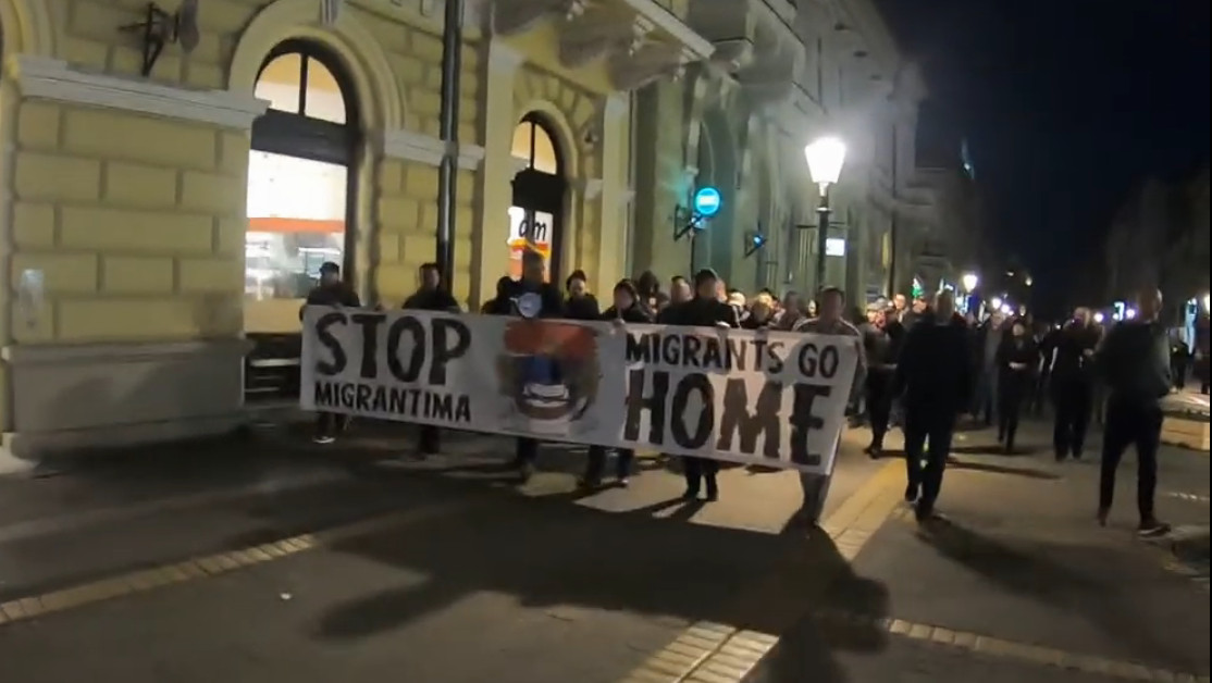 СУБОТИЦА: Неколико хиљада грађана на антимигрантском скупу, устао и Пожаревац (видео) СУБОТИЦА: Неколико хиљада грађана на антимигрантском скупу, устао и Пожаревац (видео)