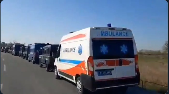 Масовна туча миграната у касарни у Обреновцу, интервенисале војска и полиција (видео) Масовна туча миграната у касарни у Обреновцу, интервенисале војска и полиција (видео)