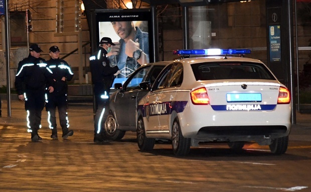 ЈОШ ДУЖИ ПОЛИЦИЈСКИ ЧАС: Потпуна забрана кретања могла би да почне пре петка ЈОШ ДУЖИ ПОЛИЦИЈСКИ ЧАС: Потпуна забрана кретања могла би да почне пре петка