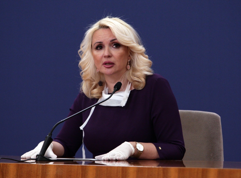 Да се навикавамо на вирус?! Јел ти то шпил који треба да продаш народу и због којег си у медијима? Да се навикавамо на вирус?! Јел ти то шпил који треба да продаш народу и због којег си у медијима?