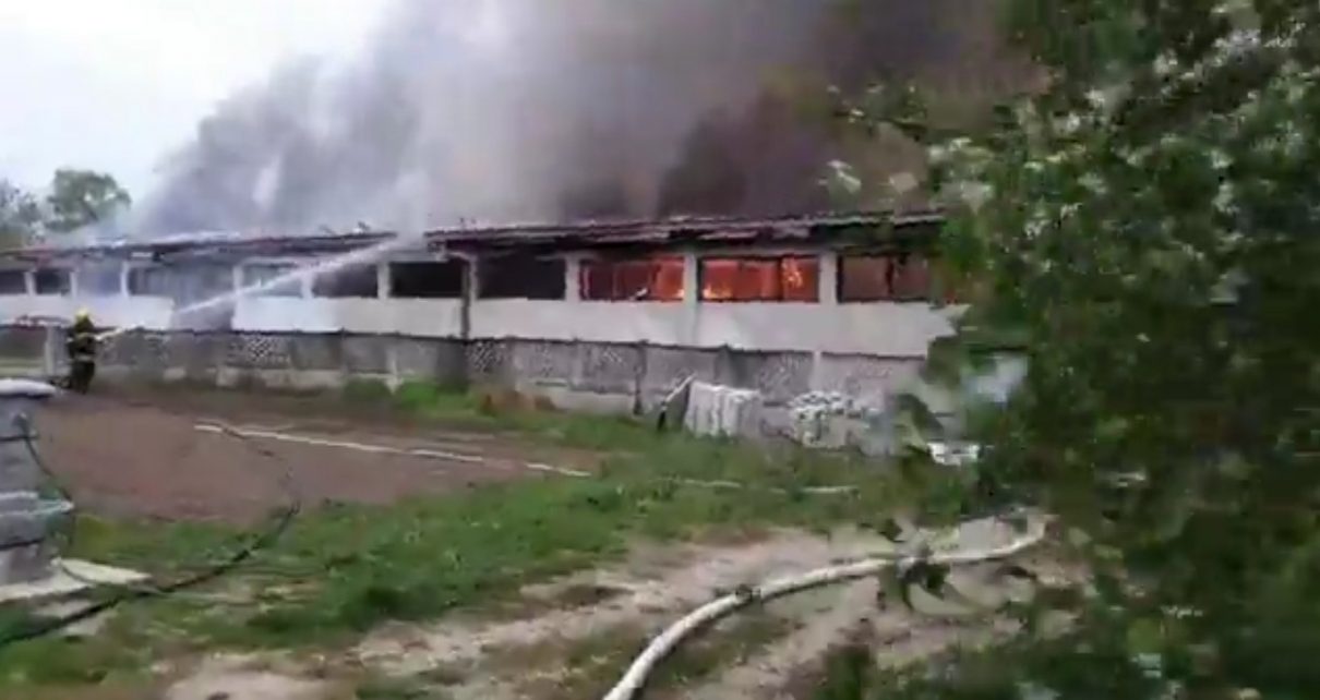 ЈАГОДИНА: Изгорео готово цео возни парк Дома здравља. Ко је одговоран?! (видео) ЈАГОДИНА: Изгорео готово цео возни парк Дома здравља. Ко је одговоран?! (видео)