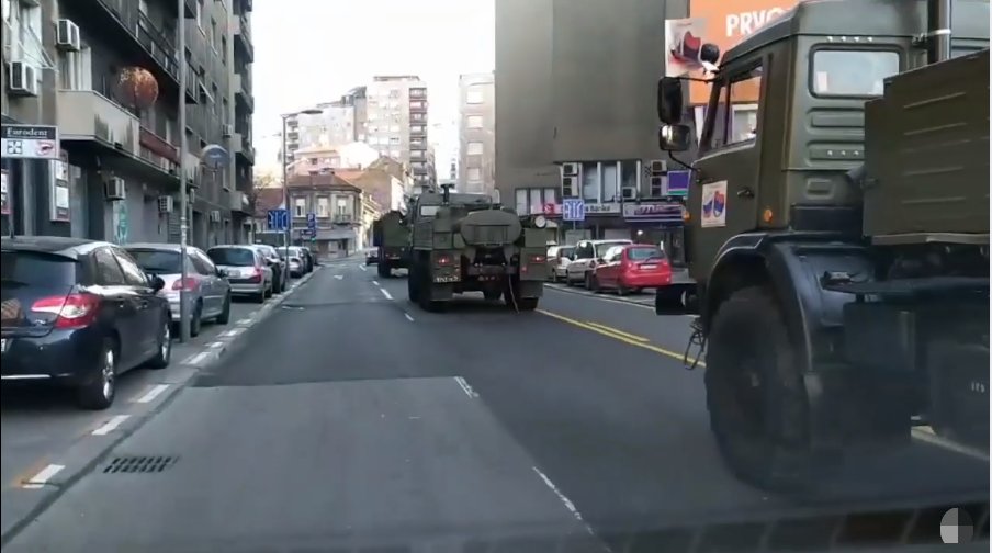 Руски војни стручњаци кренули у борбу против коронавируса у Србији (видео) Руски војни стручњаци кренули у борбу против коронавируса у Србији (видео)