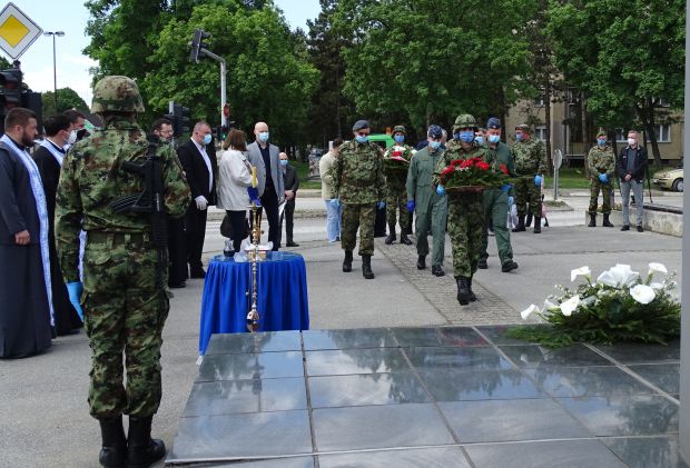 Ваљевци одали пошту пилоту-хероју: Обележена годишњица погибије Миленка Павловића Ваљевци одали пошту пилоту-хероју: Обележена годишњица погибије Миленка Павловића