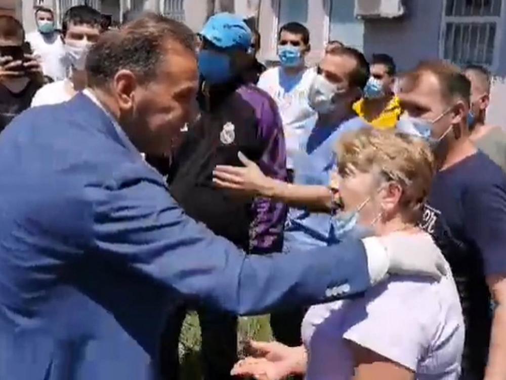 Тоталан распад система у Новом Пазару, гурају оболеле по два пацијента у један кревет! (видео) Тоталан распад система у Новом Пазару, гурају оболеле по два пацијента у један кревет! (видео)
