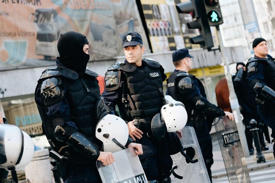 Велики број полицајаца који је обезбеђивао дерби заражен короном! Велики број полицајаца који је обезбеђивао дерби заражен короном!
