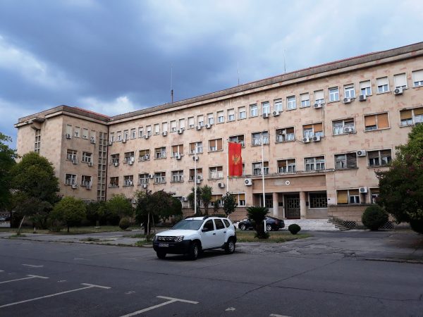 СКАНДАЛ у МУП-у ЦГ: Мимо воље људи дају документа на латиници и „црногорском језику“ СКАНДАЛ у МУП-у ЦГ: Мимо воље људи дају документа на латиници и „црногорском језику“