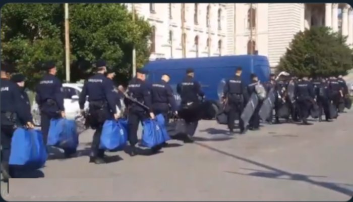 Антинародна и антисрпска власт припрема обрачун са народом! (видео) Антинародна и антисрпска власт припрема обрачун са народом! (видео)