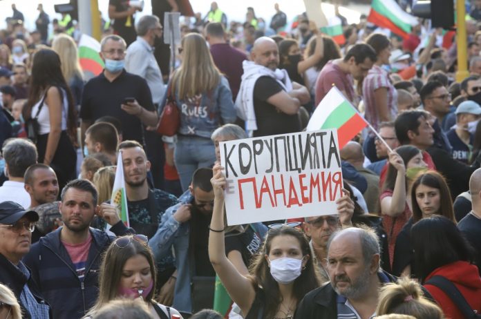 Бугарска влада подноси оставку због протеста?! (видео) Бугарска влада подноси оставку због протеста?! (видео)