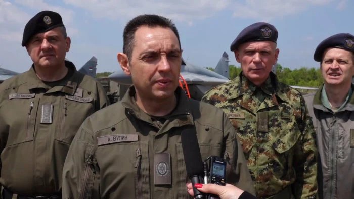 Ти ЂУБРЕ БОЛЕСНО и ЛОПОВСКО сит да се насисаш Вучићевог курца! Јел ти јасно? Ти ЂУБРЕ БОЛЕСНО и ЛОПОВСКО сит да се насисаш Вучићевог курца! Јел ти јасно?