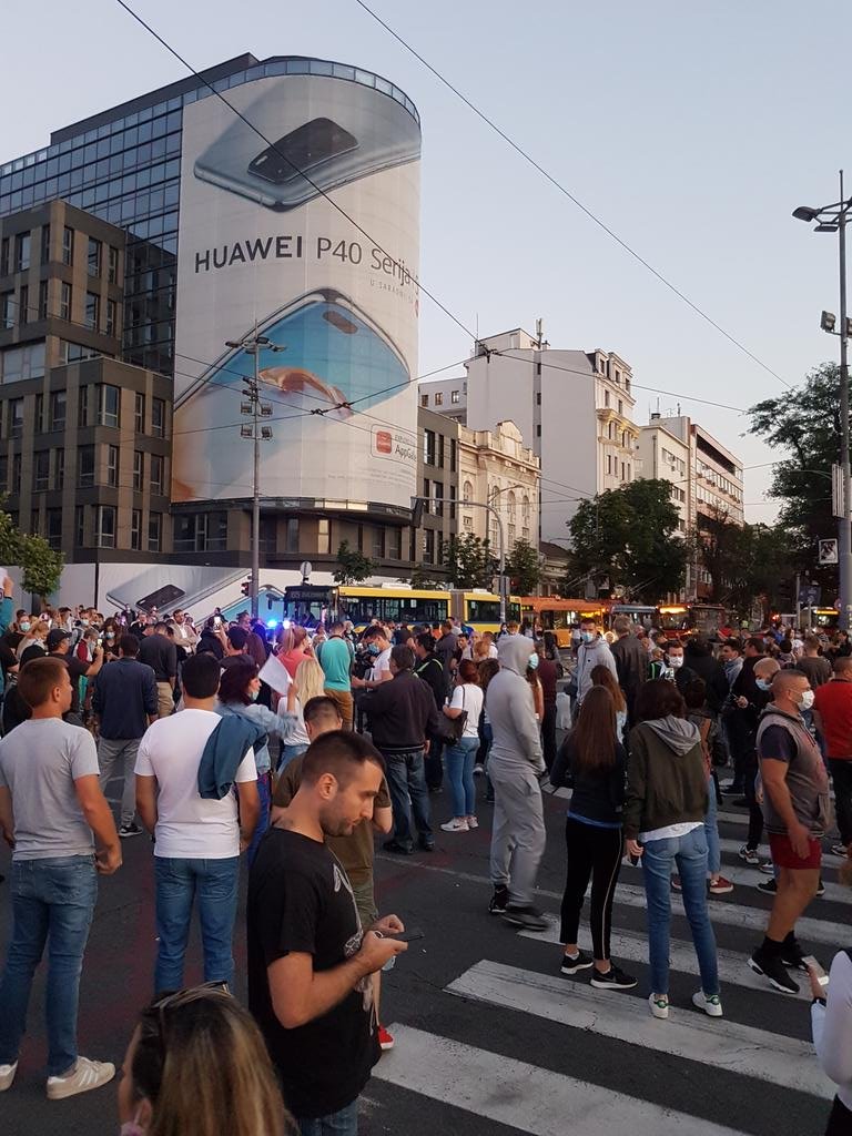 Уживо – Народ блокирао центар Београда због Вучевић мера, долази све више људи! (ВИДЕО)