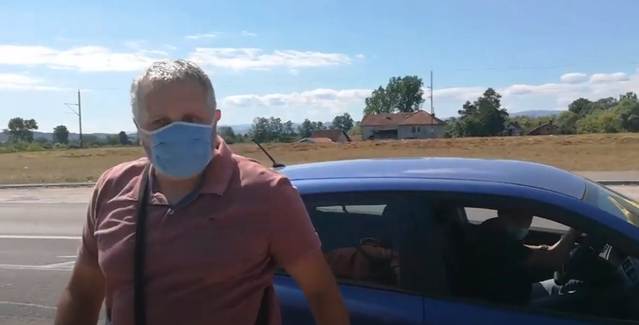 Овако је Вучићева НАРКО БАНДА која се ЛАЖНО декларише као полиција ухапсила монаха Антонија (видео) Овако је Вучићева НАРКО БАНДА која се ЛАЖНО декларише као полиција ухапсила монаха Антонија (видео)