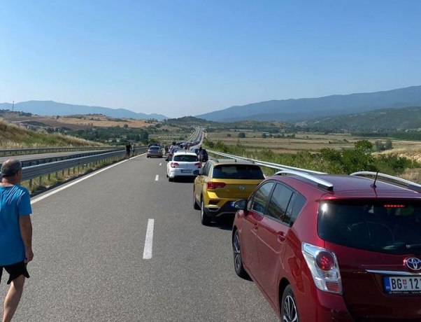 Пакао на грчкој граници, колона возила 13 километара: "Ово је катастрофа" (фото) Пакао на грчкој граници, колона возила 13 километара: "Ово је катастрофа" (фото)