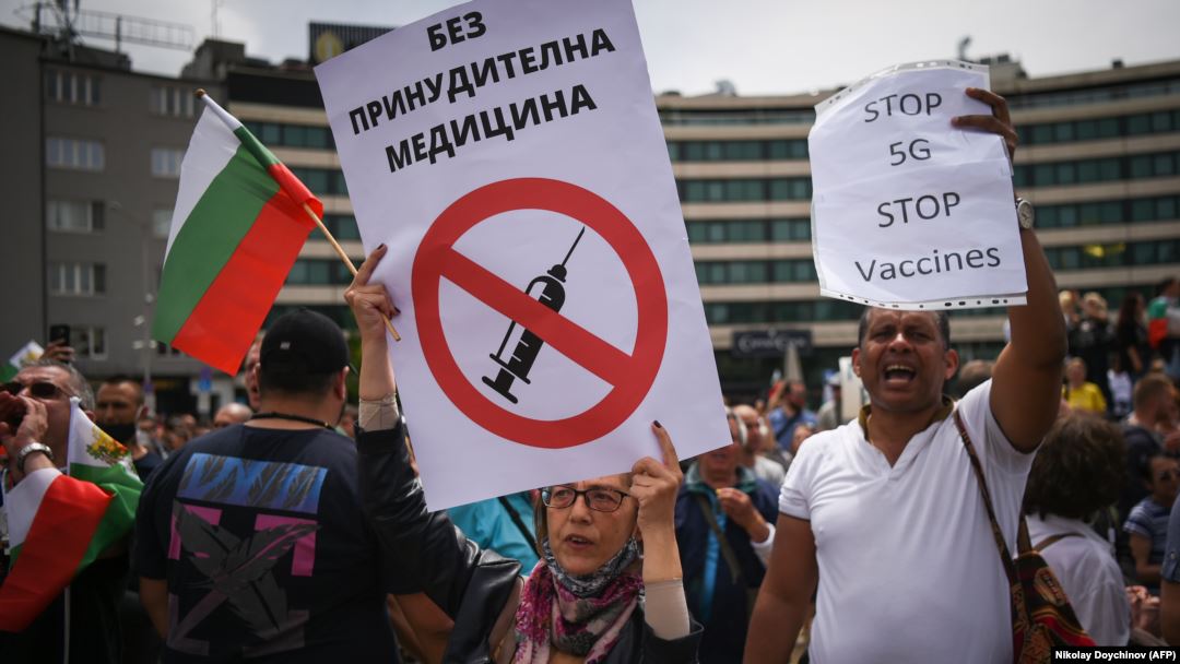Десети дан заредом: Протести широм Бугарске, народ тражи оставку Владе (видео) Десети дан заредом: Протести широм Бугарске, народ тражи оставку Владе (видео)