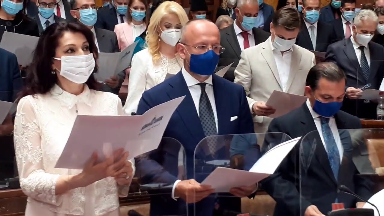 НАПРЕДНА НАРКО БАНДА УЗУРПИРАЛА СКУПШТИНУ! Ова говеда сте требали да водите на испашу а не да их доводите у Београд (видео) НАПРЕДНА НАРКО БАНДА УЗУРПИРАЛА СКУПШТИНУ! Ова говеда сте требали да водите на испашу а не да их доводите у Београд (видео)