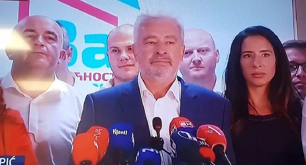 Црна Гора: ДПС и Мило Ђукановић више нису власт, опозиција исвојила већину у парламенту Црна Гора: ДПС и Мило Ђукановић више нису власт, опозиција исвојила већину у парламенту