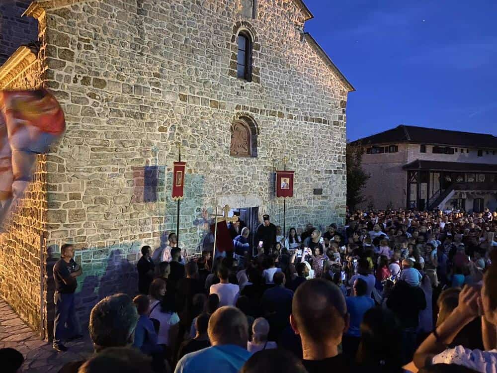 Владика Јоаникије позвао вернике да изађу на изборе и у миру смене безакону власт Владика Јоаникије позвао вернике да изађу на изборе и у миру смене безакону власт