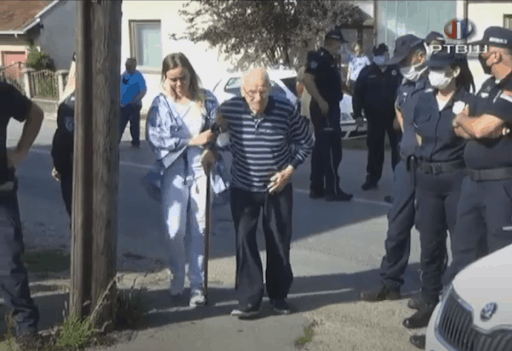 Аранђеловац: Погледајте како је Вучићев режим на улицу избацио петочлану породицу Јашовић (видео) Аранђеловац: Погледајте како је Вучићев режим на улицу избацио петочлану породицу Јашовић (видео)