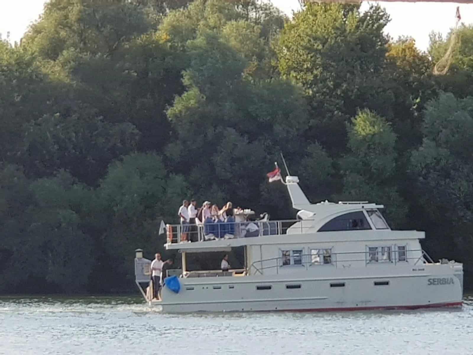 МУП и влада Србије и даље крију кога је Жандармерија чувала на нарко броду Јовањица МУП и влада Србије и даље крију кога је Жандармерија чувала на нарко броду Јовањица