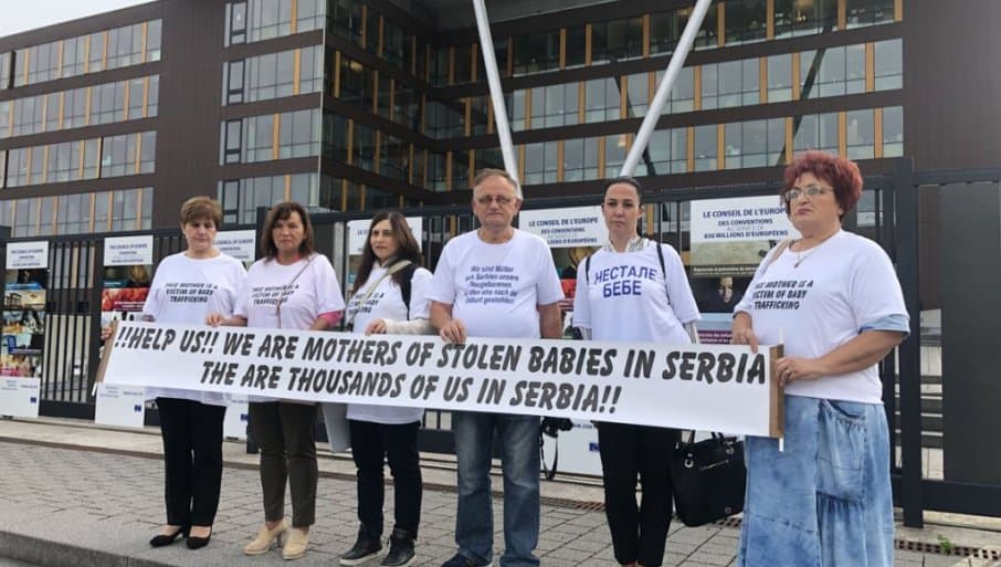 РОДИТЕЉИ И ДАЉЕ ТРАЖЕ НЕСТАЛЕ БЕБЕ: Поднето најмање 107 пријава, рок за предају захтева суду 3. новембар РОДИТЕЉИ И ДАЉЕ ТРАЖЕ НЕСТАЛЕ БЕБЕ: Поднето најмање 107 пријава, рок за предају захтева суду 3. новембар